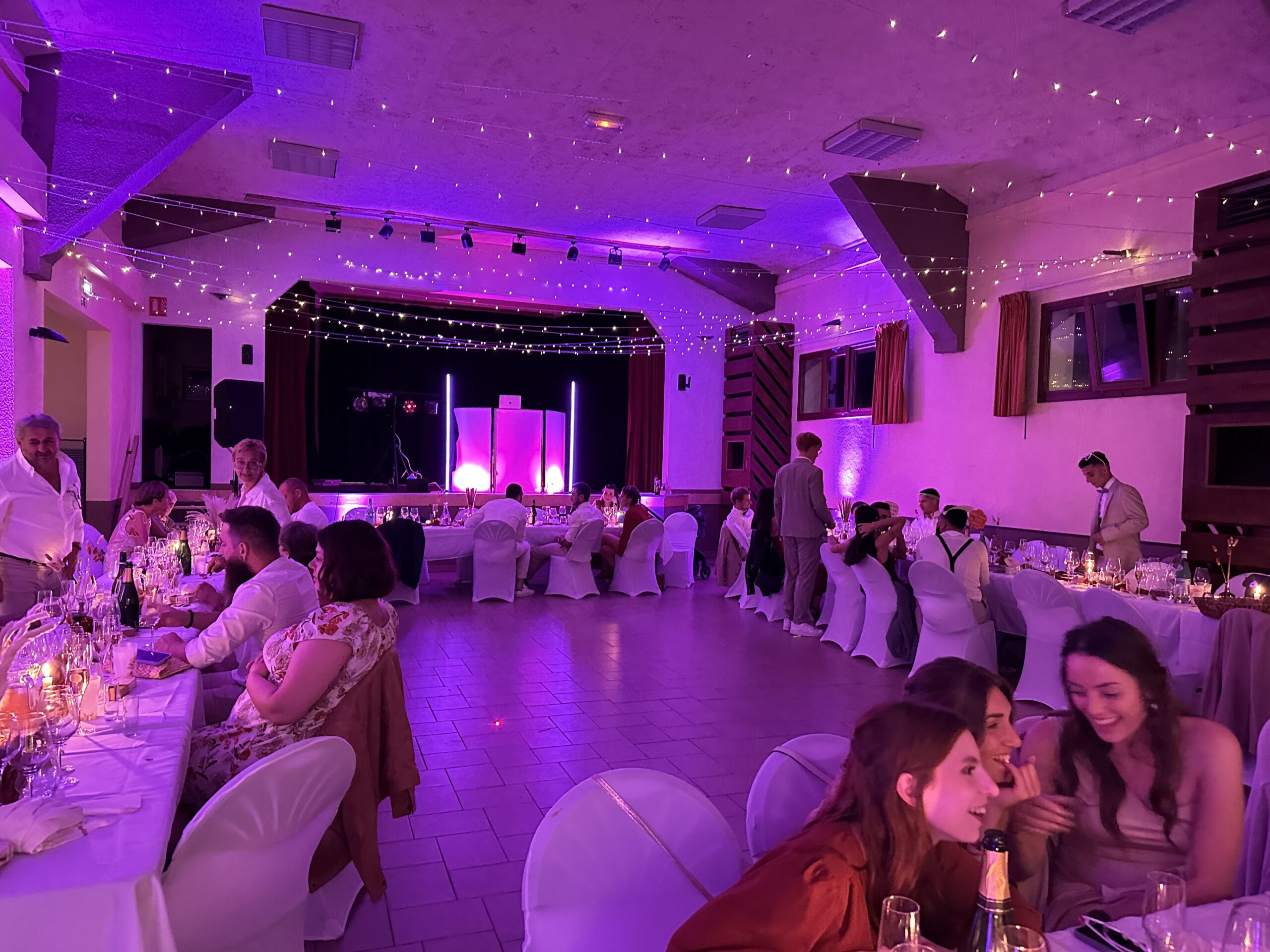 Lumière-Led-Décoration-de-salle